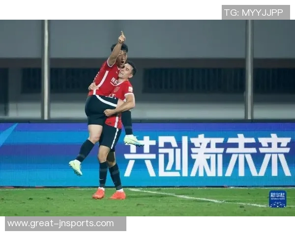 成都足球明星球员名单及其精彩瞬间的全景展示